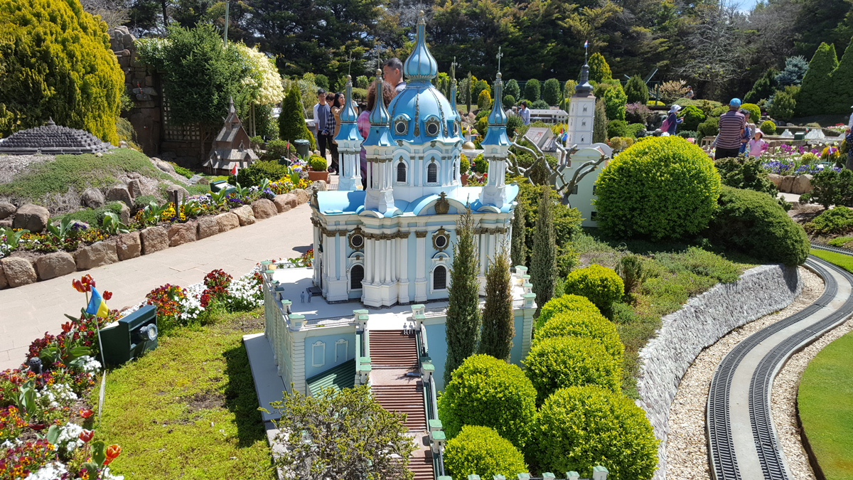 Панорама Канберры и озера Берли-Гриффин с горы Эйнсли