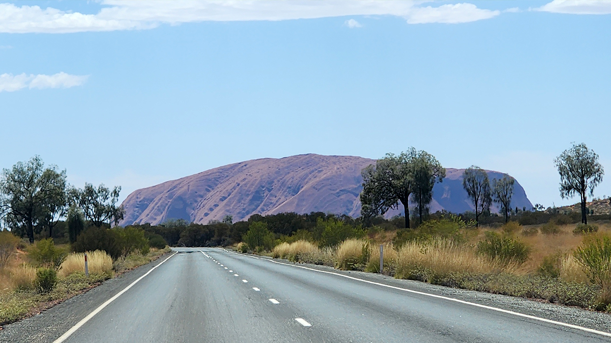 Вид на Улуру